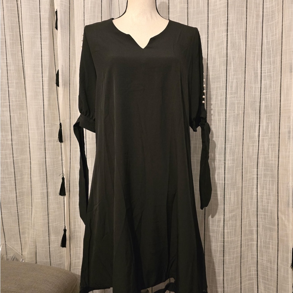 Chic Black Mini Dress with Buttoned Sleeves